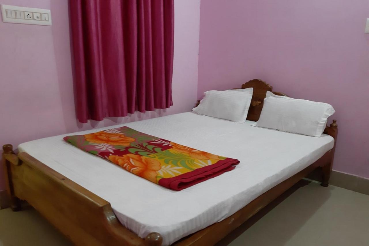 Goroomgo Star Lodge Puri Bagian luar foto